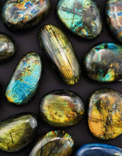 Load image into Gallery viewer, Labradorite Touchstone - Palm stones - Energy Muse
